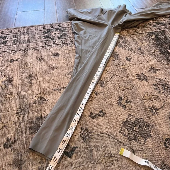 Lululemon women’s base pace high rise tight size 12 - Picture 10 of 10